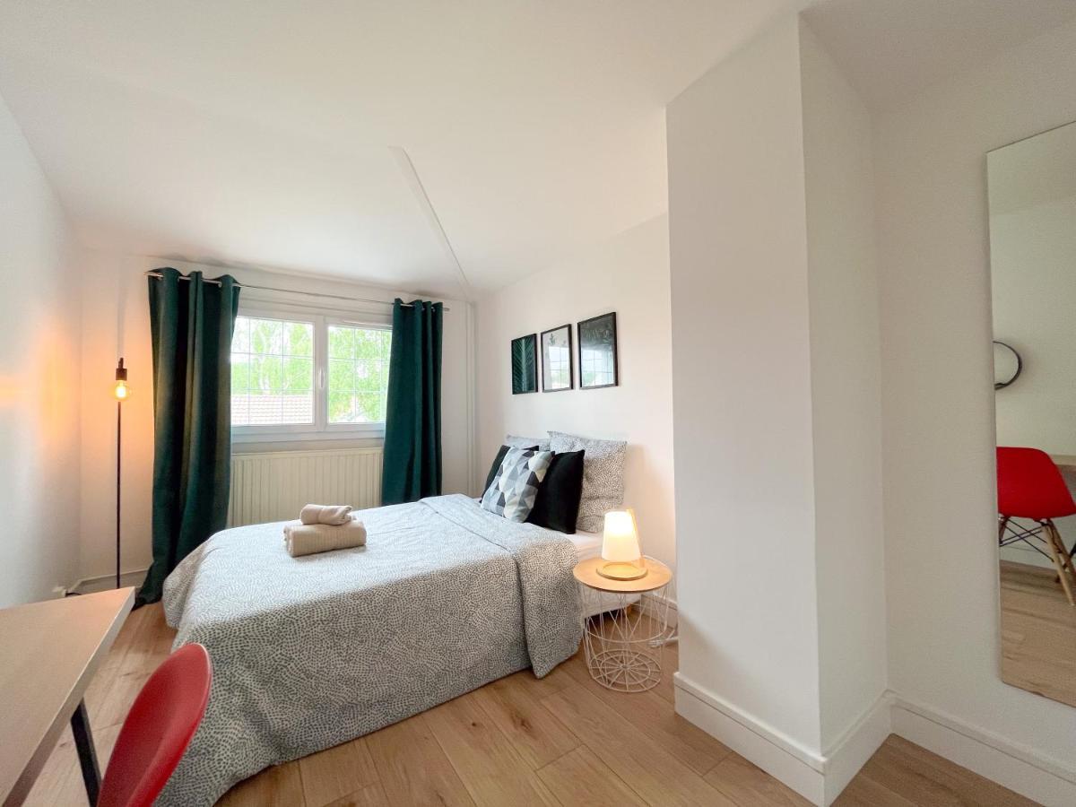 Maison Ideale Pour Visiter Paris Versailles - Chambres Privees Paris-Saclay ビュール・シュリヴェット エクステリア 写真