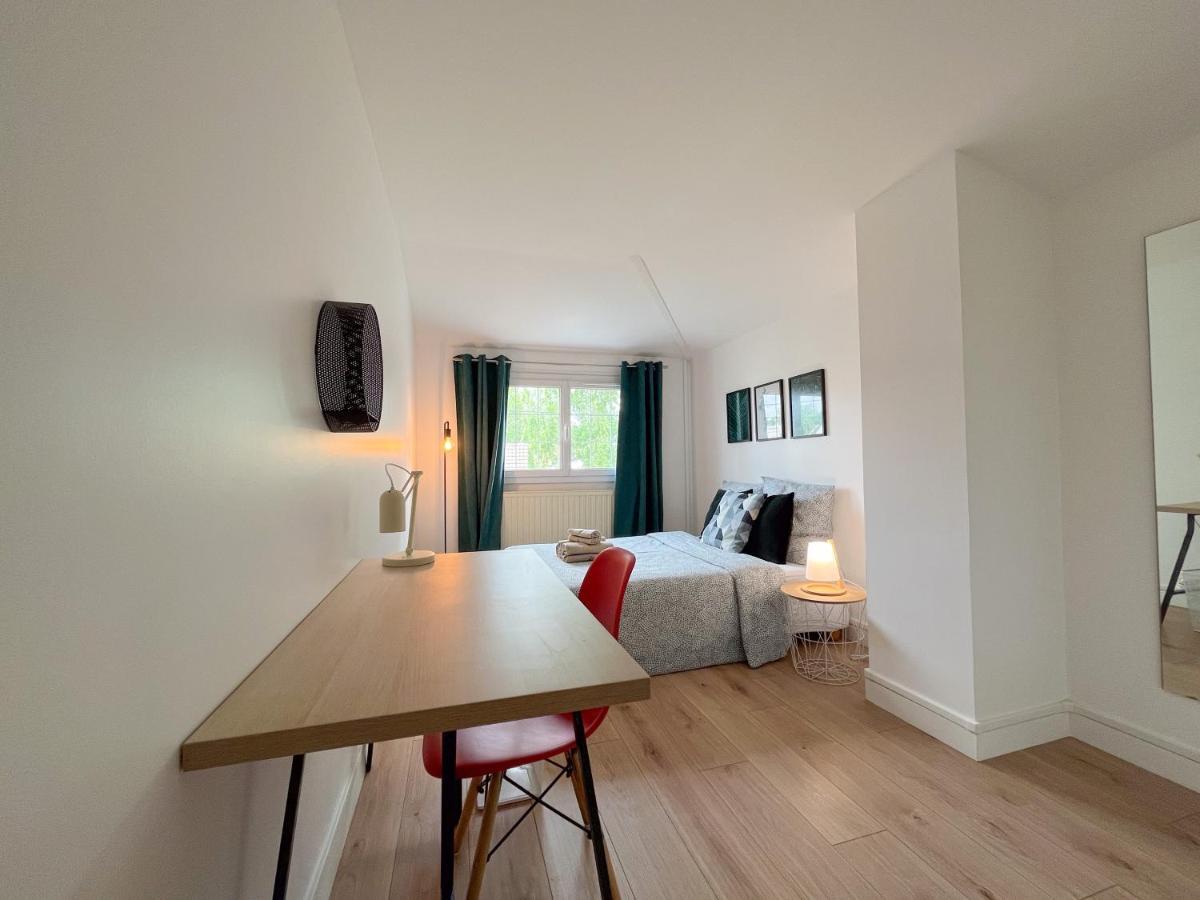 Maison Ideale Pour Visiter Paris Versailles - Chambres Privees Paris-Saclay ビュール・シュリヴェット 部屋 写真